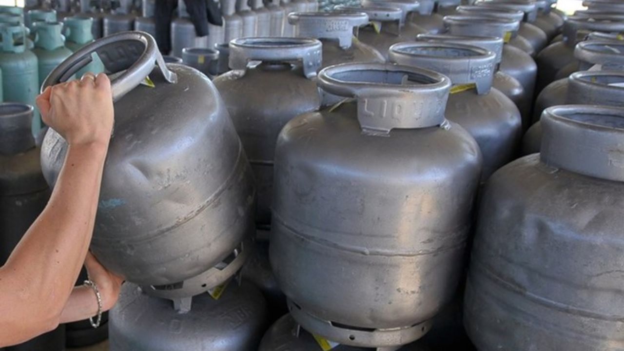 Auxílio Gás: Gas Allowance for Low-Income Families