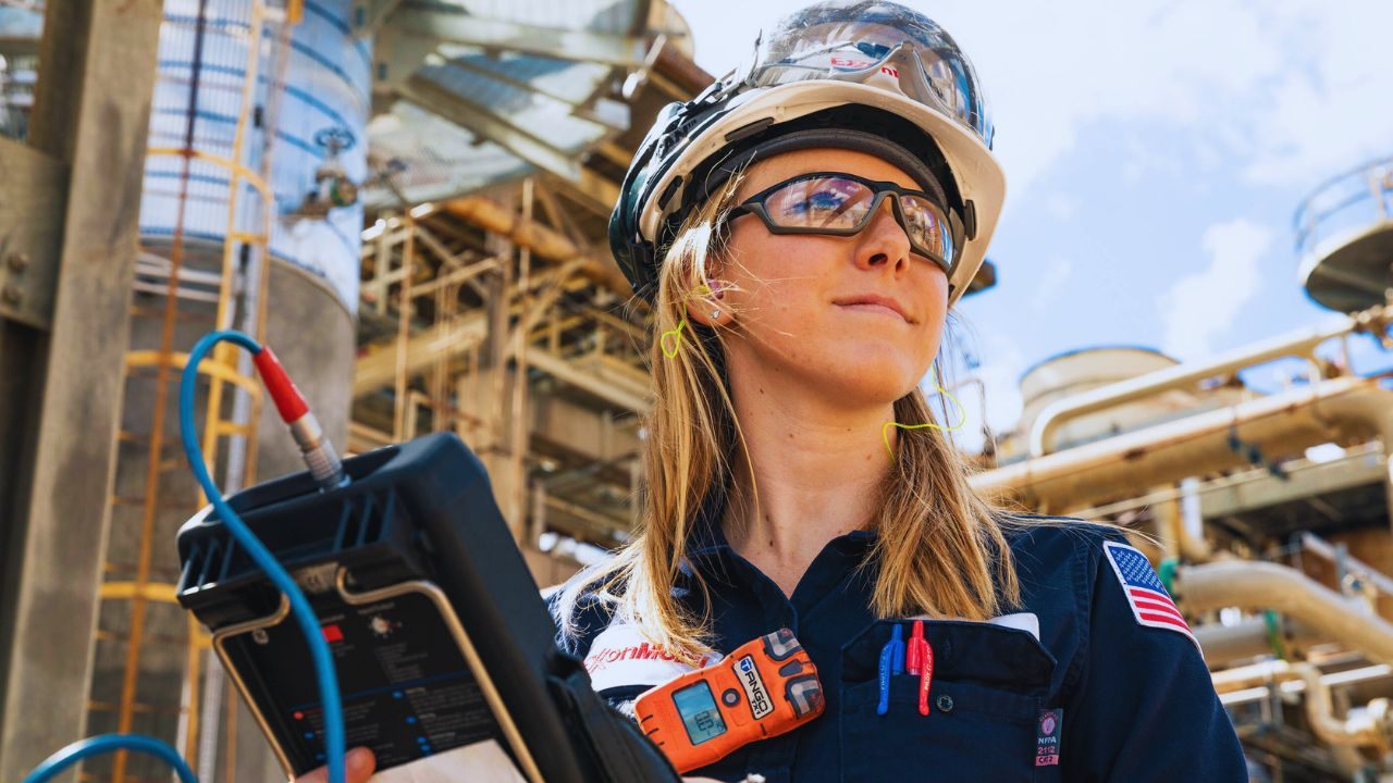Oil Field Worker Jobs: Training Paths, Career Progression, and Opportunities