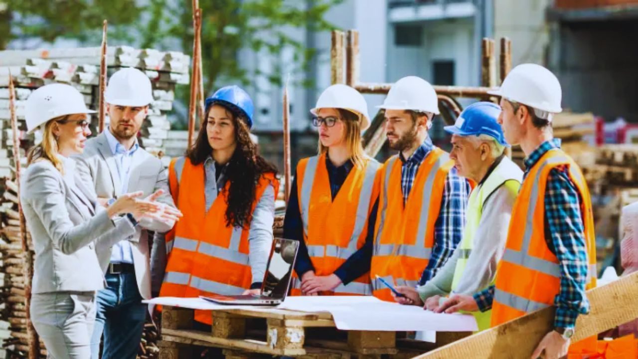 Beginner-Friendly Construction Jobs in the United States – Entry-Level Pathways and Earning Potential
