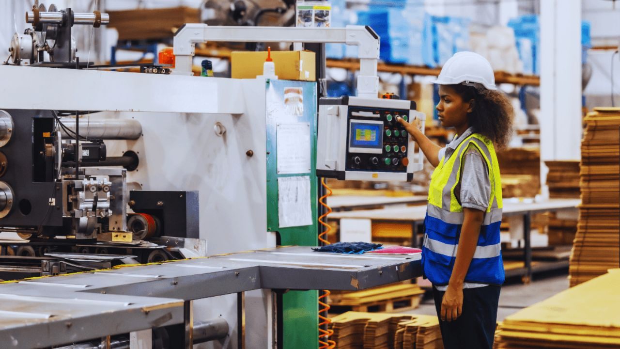 Machine Operator Jobs in the United States: Secure Careers and Growth Potential