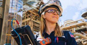Oil Field Worker Jobs: Training Paths, Career Progression, and Opportunities