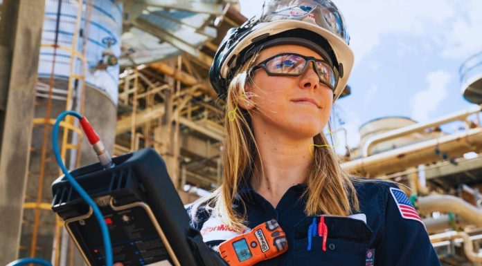 Oil Field Worker Jobs: Training Paths, Career Progression, and Opportunities