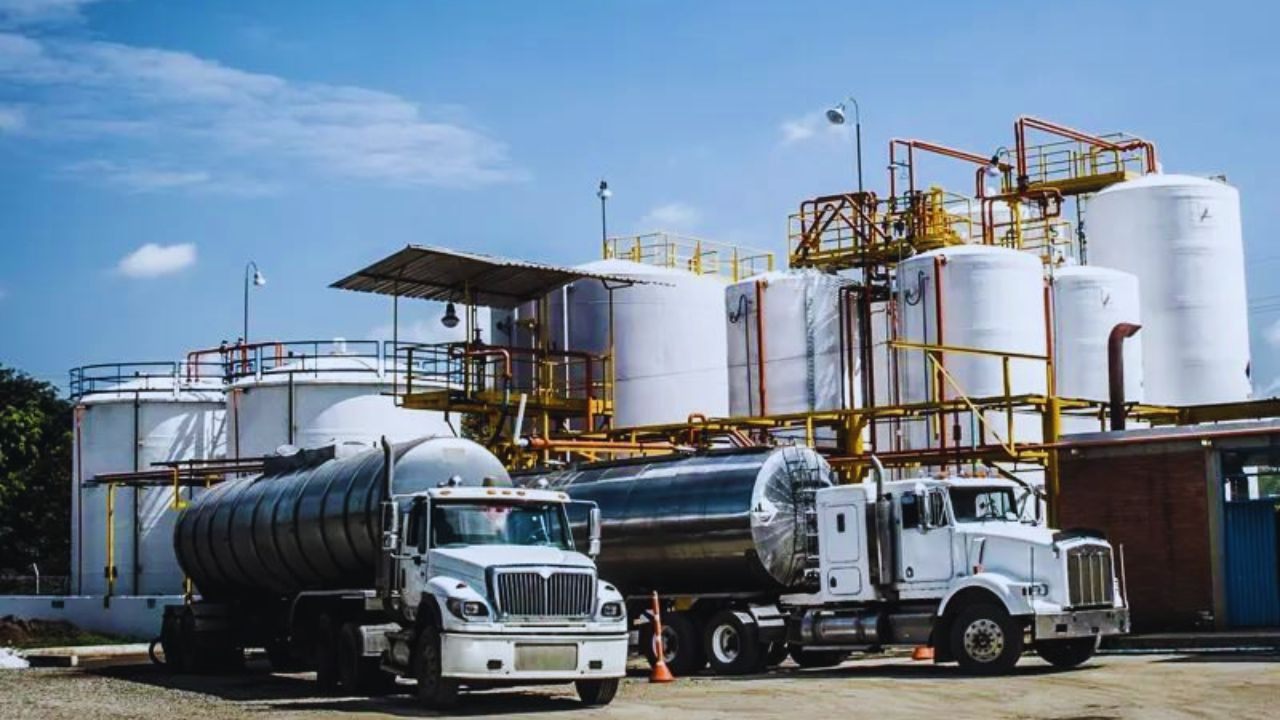 Oil Field Truck Driver Jobs: Lucrative Careers in Transportation & Energy