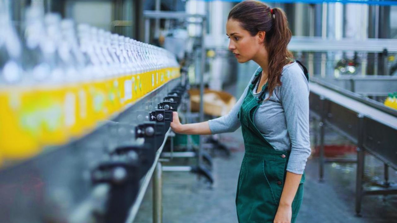 Machine Operator Jobs in the United States: Secure Careers and Growth Potential
