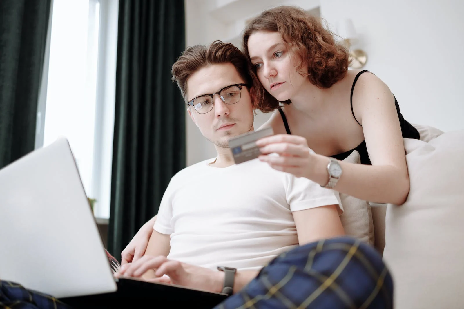 Sofi Credit Card: How to Apply, Benefits, Pros and Cons, and More